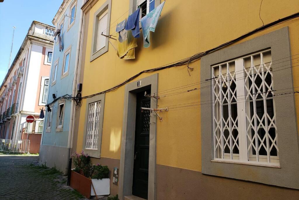 Feira Da Ladra Comfy Premium Apartment Lisbon Bagian luar foto